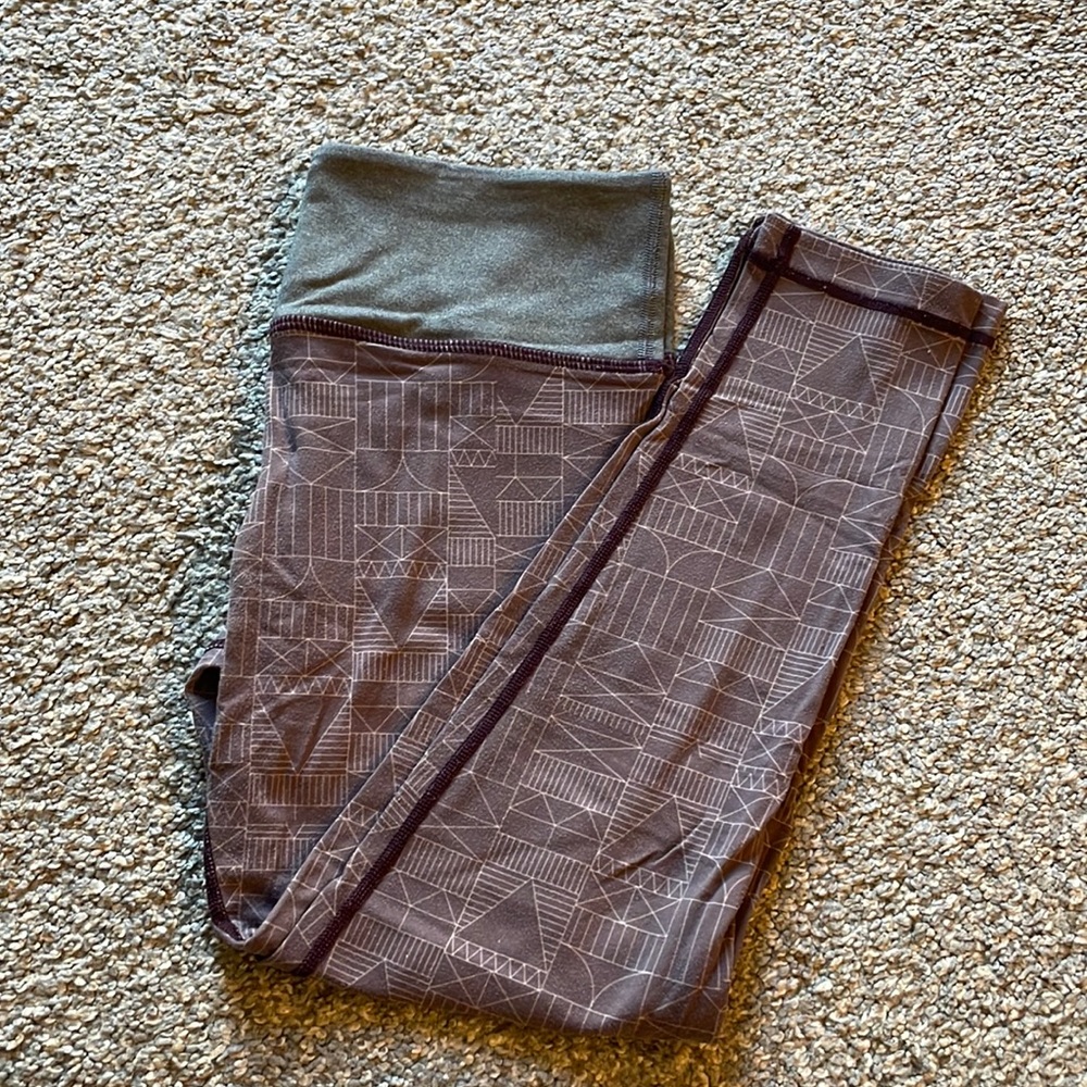 Vuori gray purple 3/4 leggings